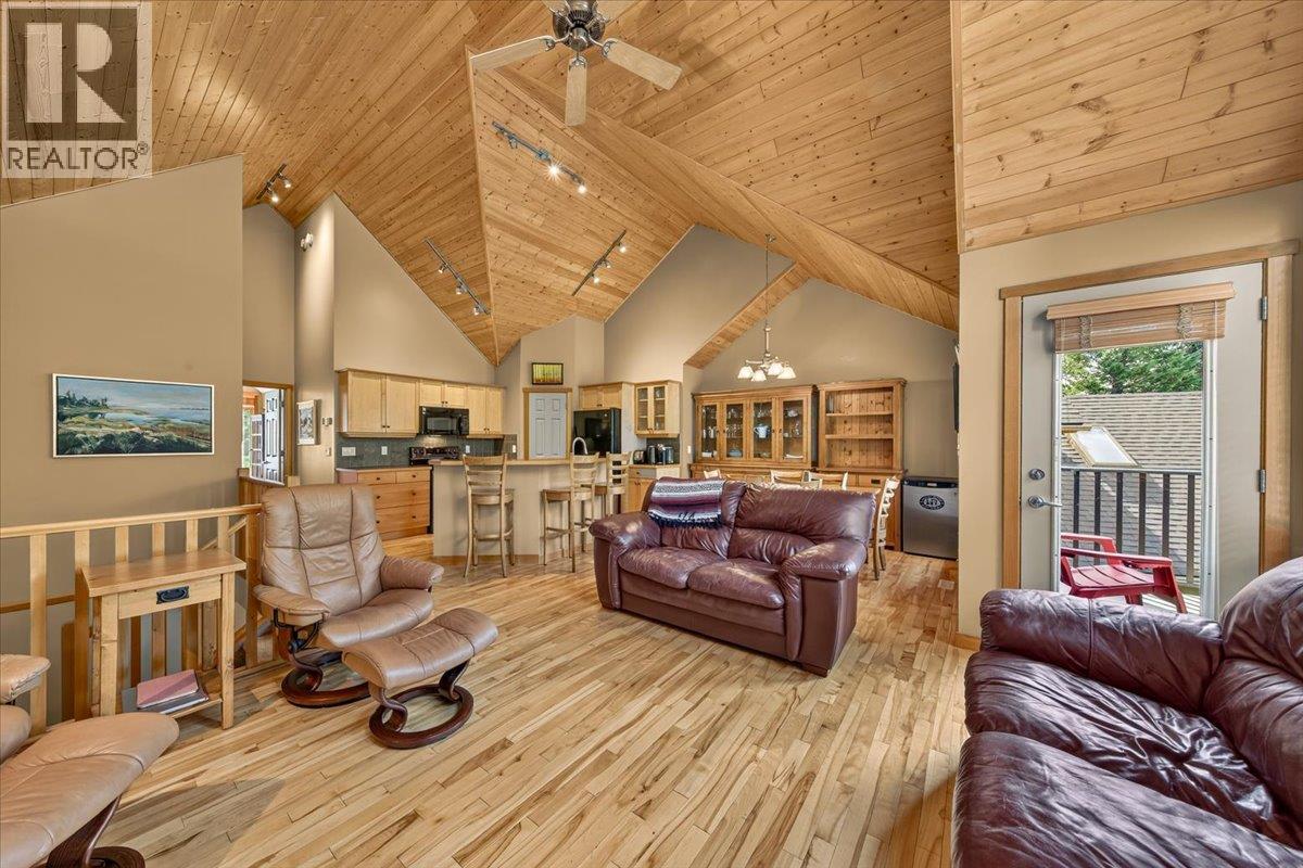 925 Lakeview Meadows Glen Unit# 17, Windermere, British Columbia  V0A 1K3 - Photo 6 - 10395917