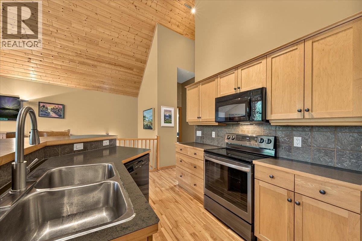 925 Lakeview Meadows Glen Unit# 17, Windermere, British Columbia  V0A 1K3 - Photo 12 - 10395917
