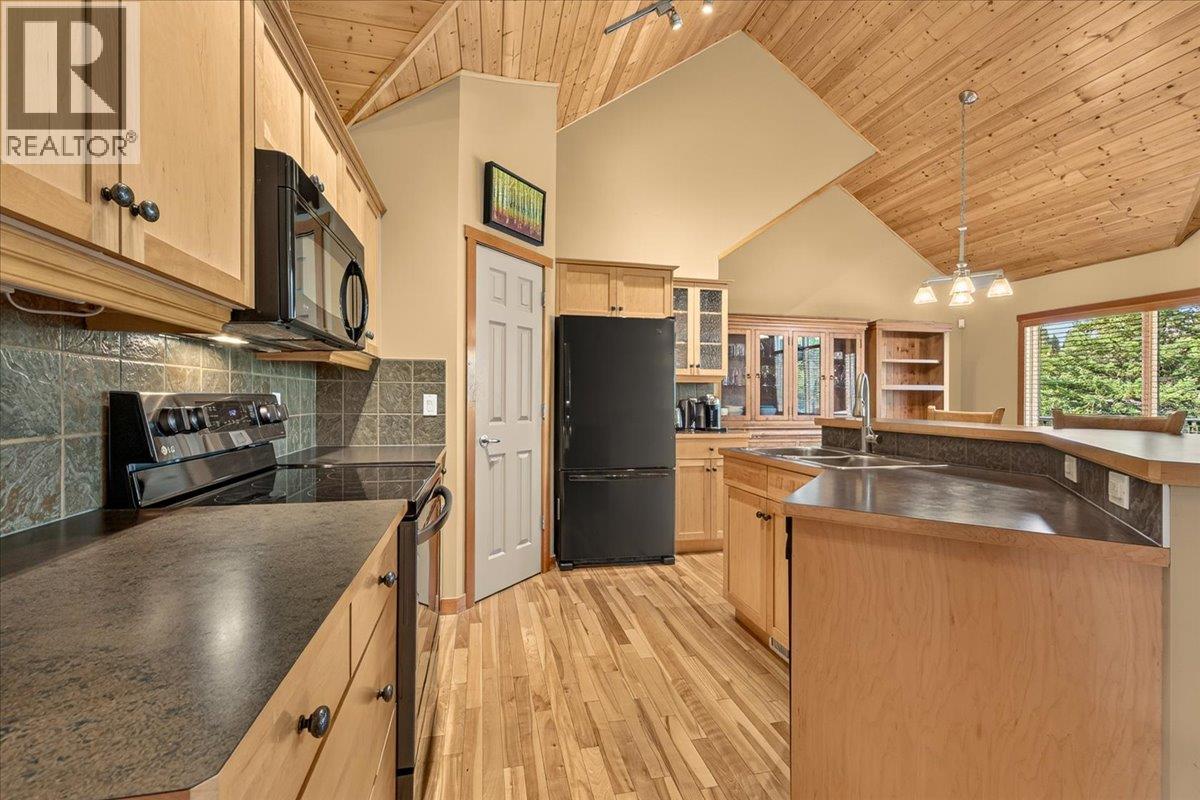 925 Lakeview Meadows Glen Unit# 17, Windermere, British Columbia  V0A 1K3 - Photo 11 - 10395917