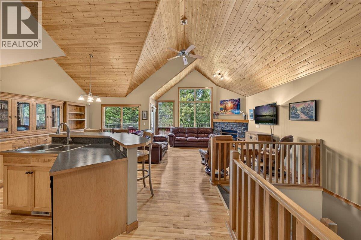 925 Lakeview Meadows Glen Unit# 17, Windermere, British Columbia  V0A 1K3 - Photo 15 - 10395917