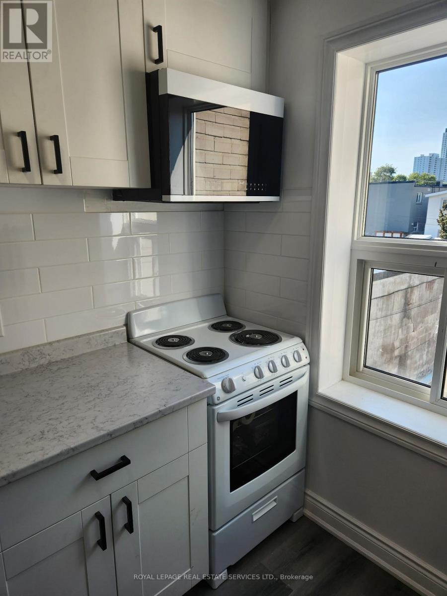 210 - 2820 Danforth Avenue, Toronto, Ontario  M4C 1M1 - Photo 6 - E13534274