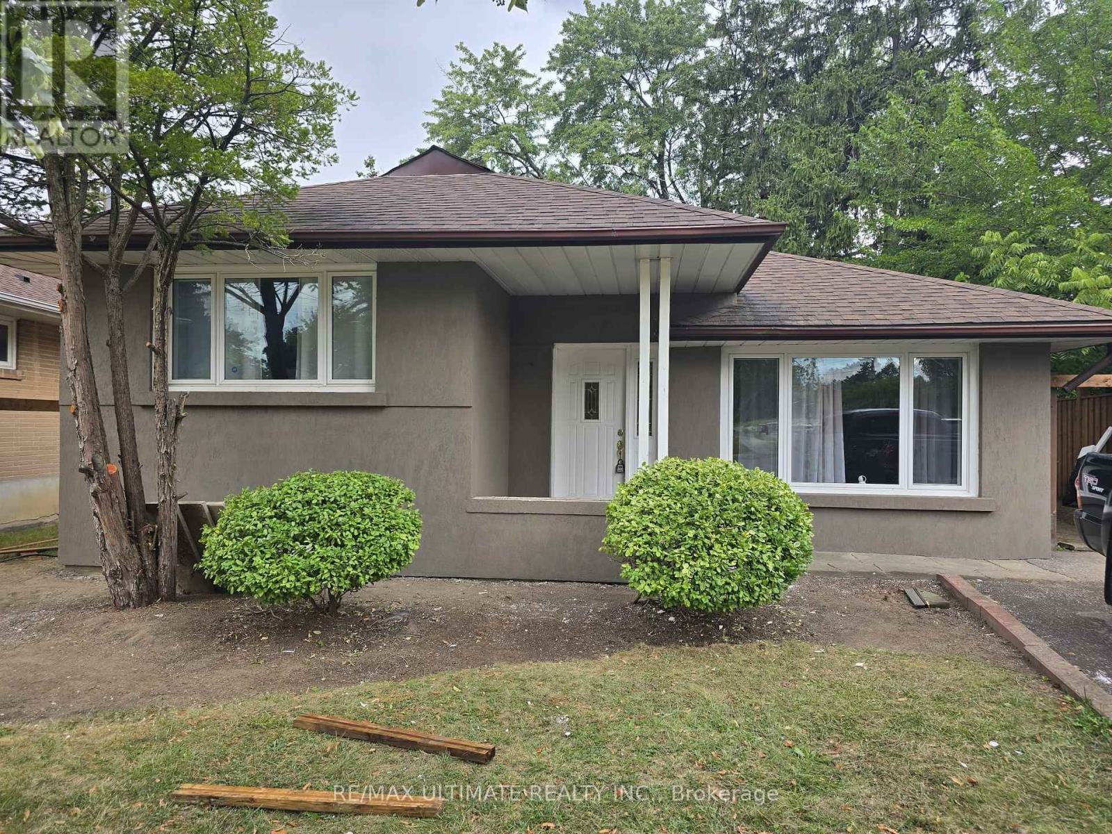 50 CHARLEMONT CRESCENT, Toronto, Ontario