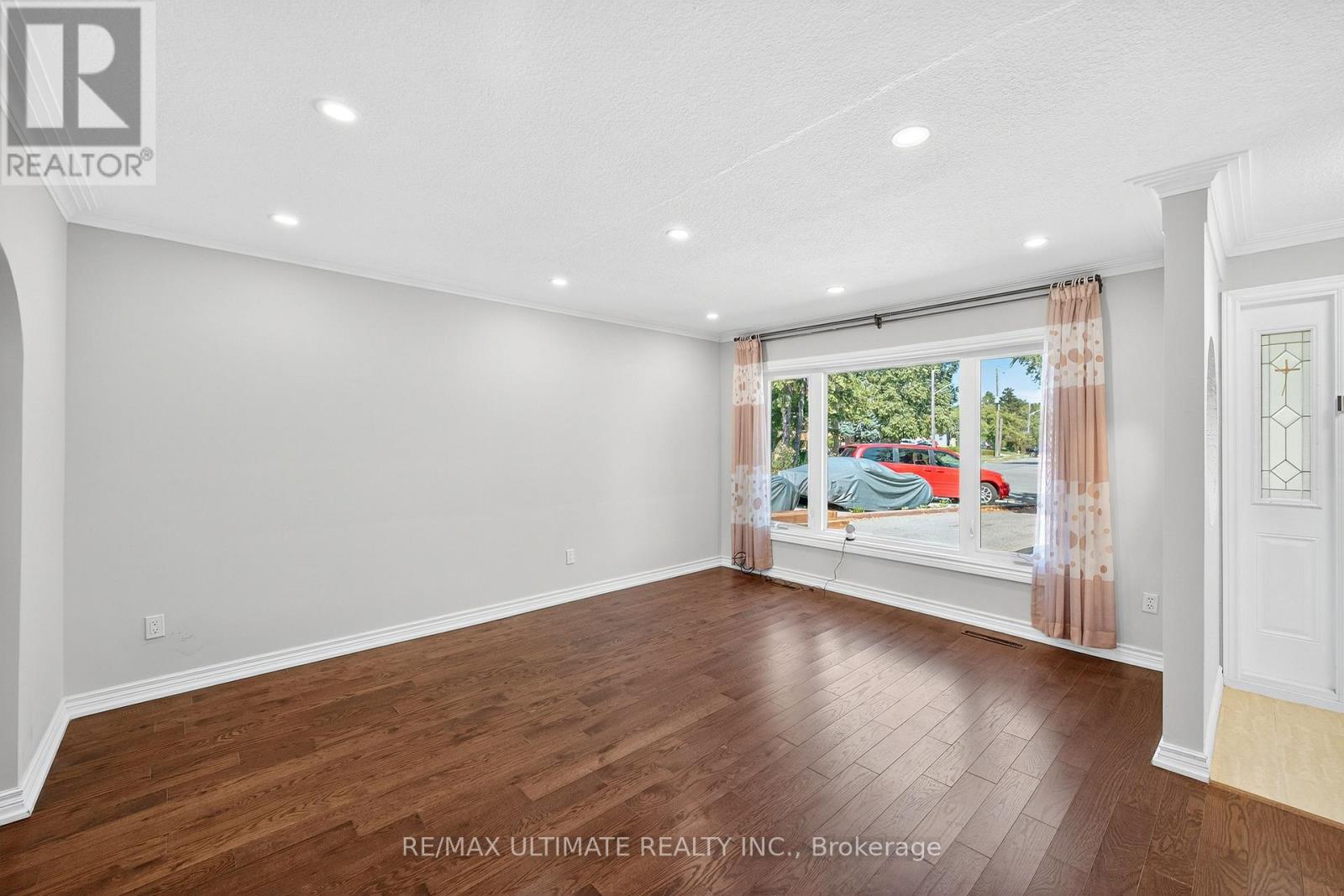 50 Charlemont Crescent, Toronto, Ontario  M1T 1M4 - Photo 4 - E13624828