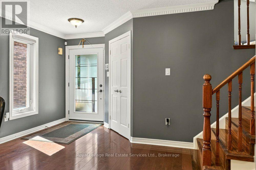2054 Westmount Drive, Oakville, Ontario  L6M 3P2 - Photo 3 - W13625052