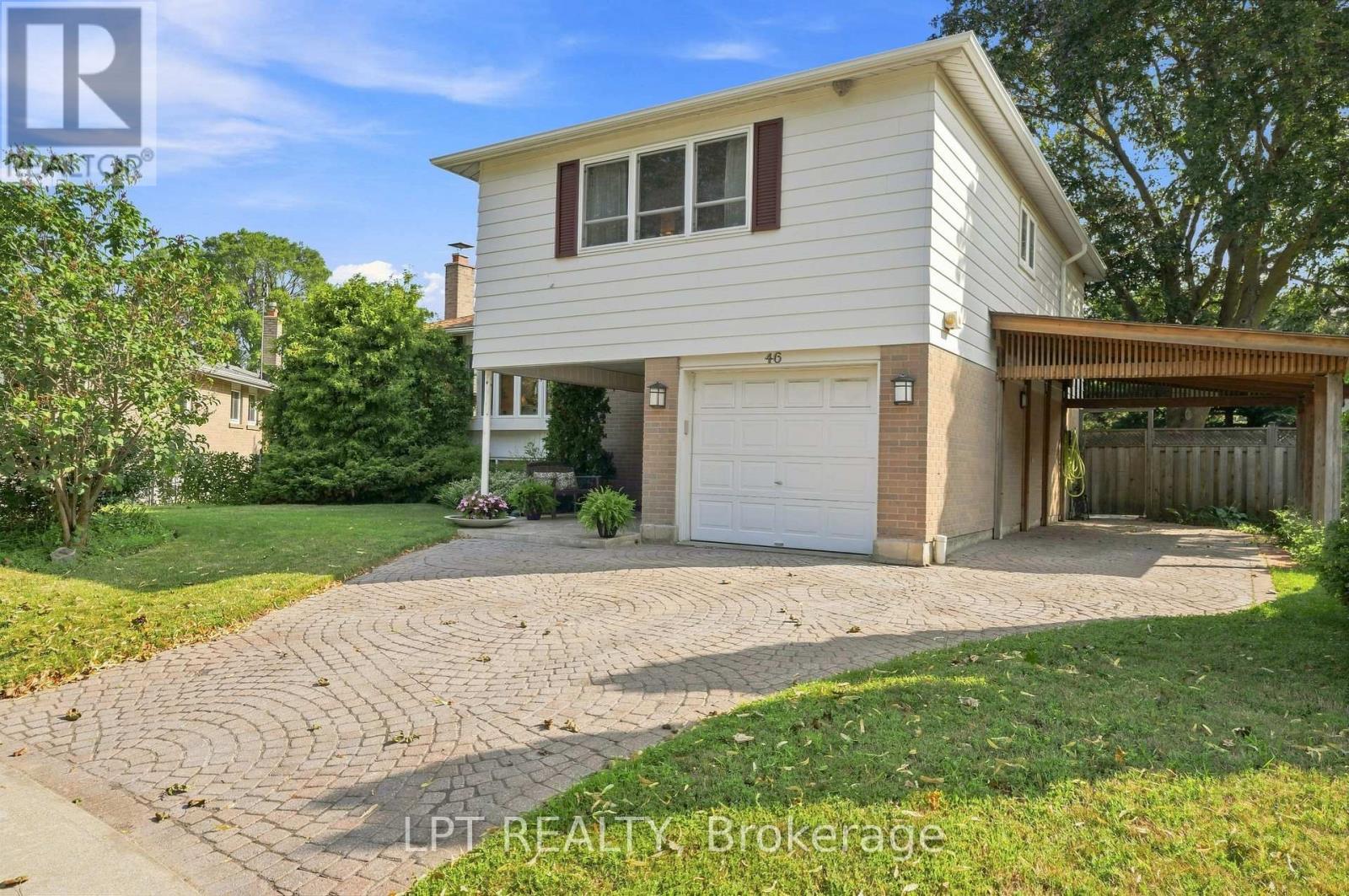 <div class="slider-price">$1,079,000</div><p>46 Tweedrock Crescent, Toronto, Ontario</p>