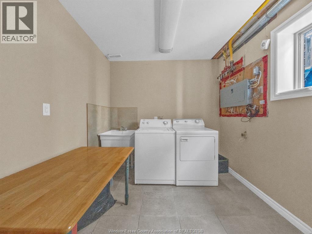 952 Banwell, Windsor, Ontario  N8P 1J2 - Photo 32 - 26018498