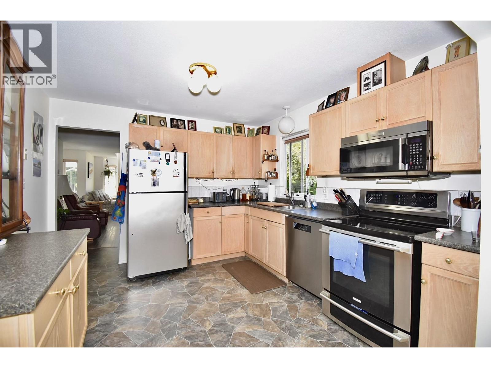 1572 Larchberry Way, Gibsons, British Columbia  V0N 1V5 - Photo 11 - R3151541