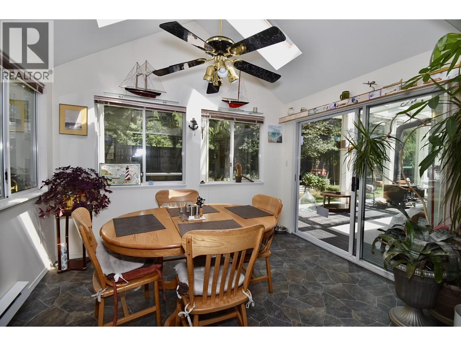 1572 Larchberry Way, Gibsons, British Columbia  V0N 1V5 - Photo 13 - R3151541