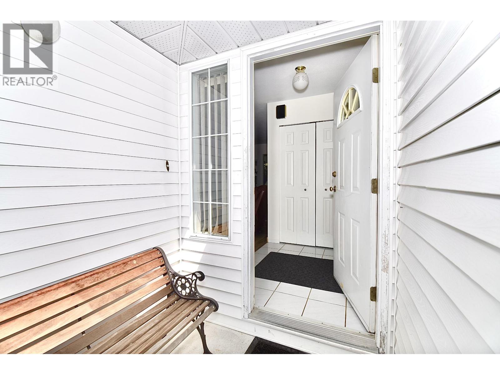 1572 Larchberry Way, Gibsons, British Columbia  V0N 1V5 - Photo 4 - R3151541