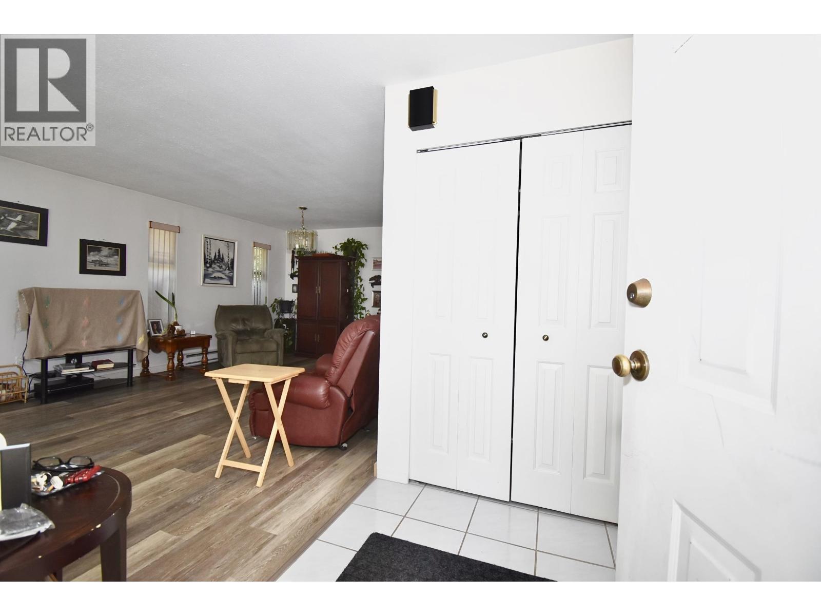 1572 Larchberry Way, Gibsons, British Columbia  V0N 1V5 - Photo 5 - R3151541
