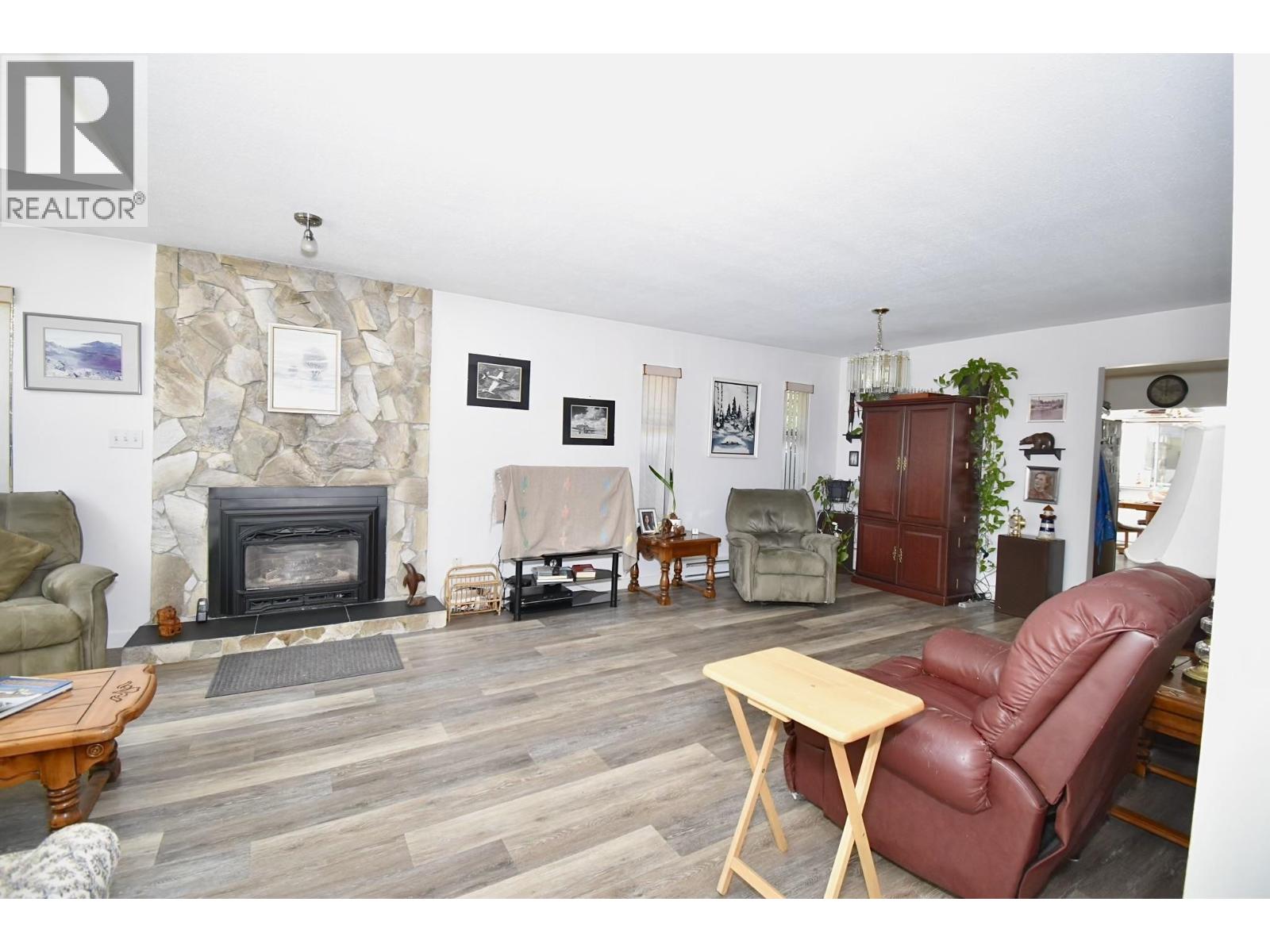 1572 Larchberry Way, Gibsons, British Columbia  V0N 1V5 - Photo 6 - R3151541