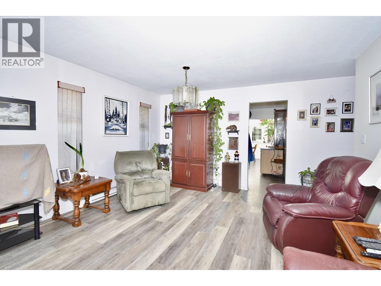 1572 Larchberry Way, Gibsons, British Columbia  V0N 1V5 - Photo 9 - R3151541