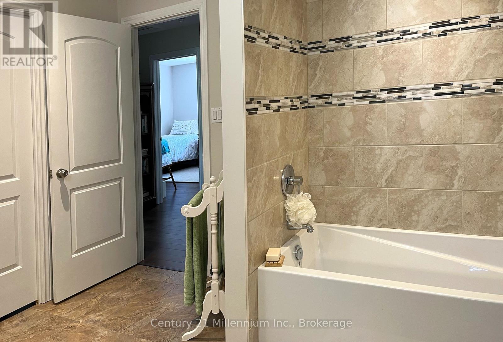58 Cedarlane Drive, Wasaga Beach, Ontario  L9Z 2S1 - Photo 33 - S13625044