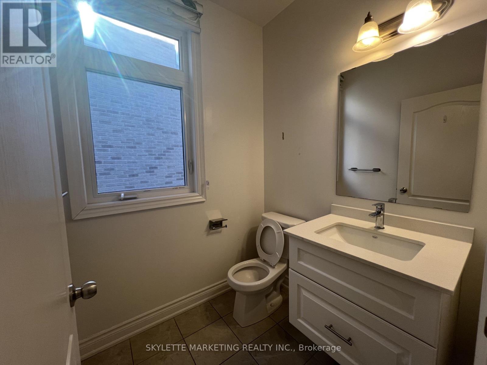 5 Beebalm Lane, East Gwillimbury, Ontario  L9N 0T4 - Photo 4 - N13625104