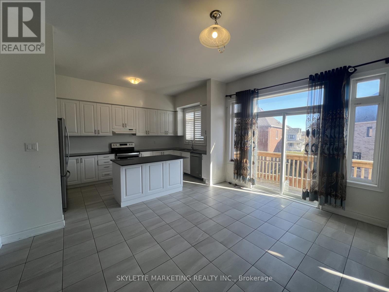 5 Beebalm Lane, East Gwillimbury, Ontario  L9N 0T4 - Photo 7 - N13625104