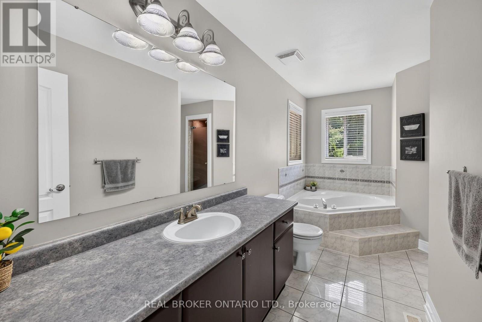 35 Bloom Crescent, Barrie (Ardagh), Ontario L4N 0S8 - Photo 17 - S13625048