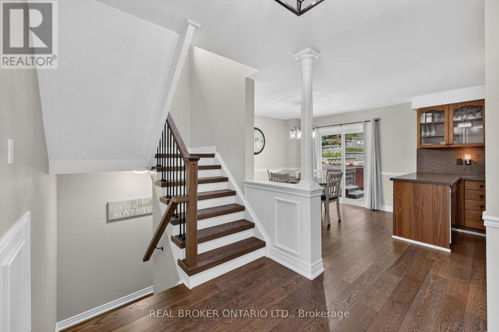 35 Bloom Crescent, Barrie (Ardagh), Ontario L4N 0S8 - Photo 6 - S13625048