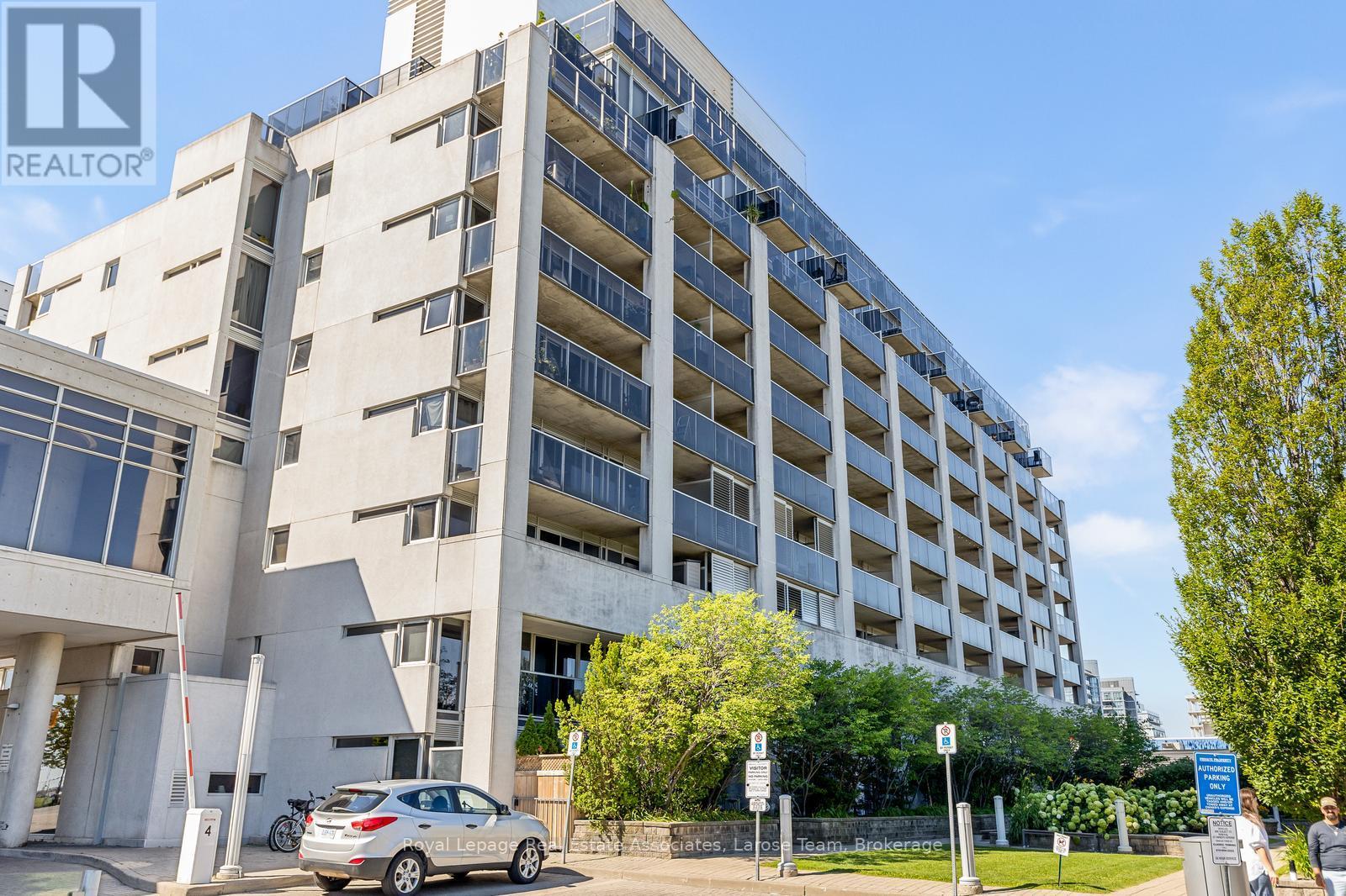 611 - 1050 THE QUEENSWAY, Toronto, Ontario