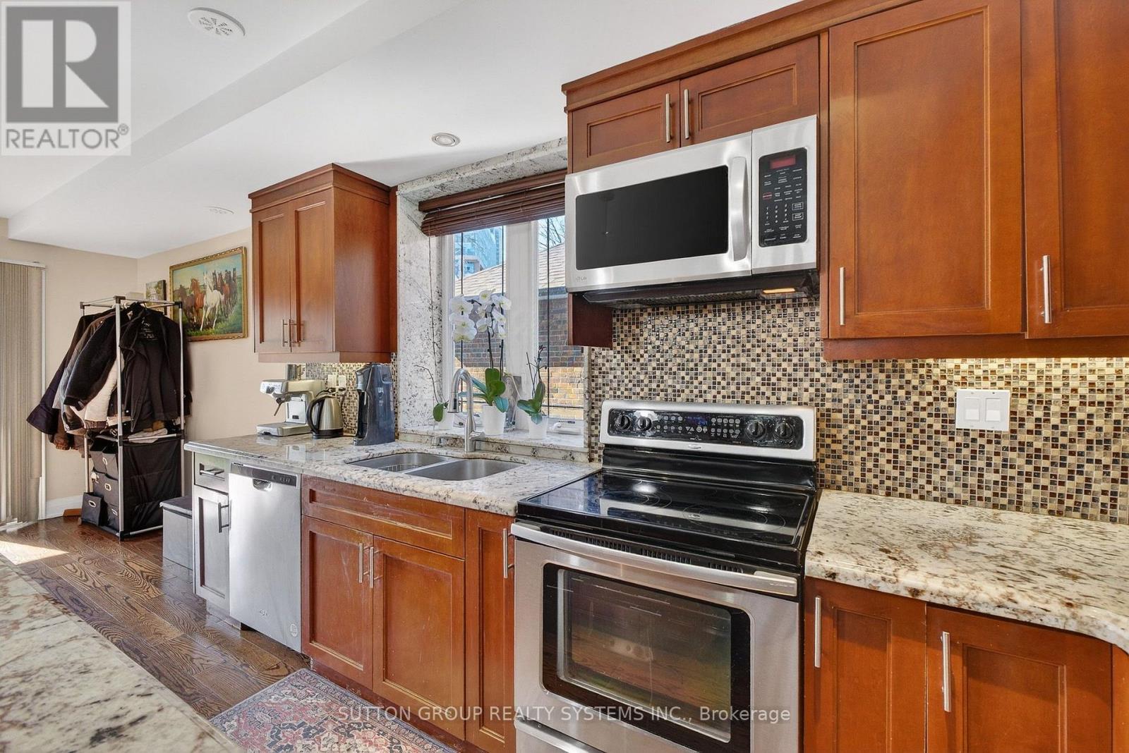 32 Green Lanes, Toronto, Ontario  M8Z 4V6 - Photo 9 - W13624996