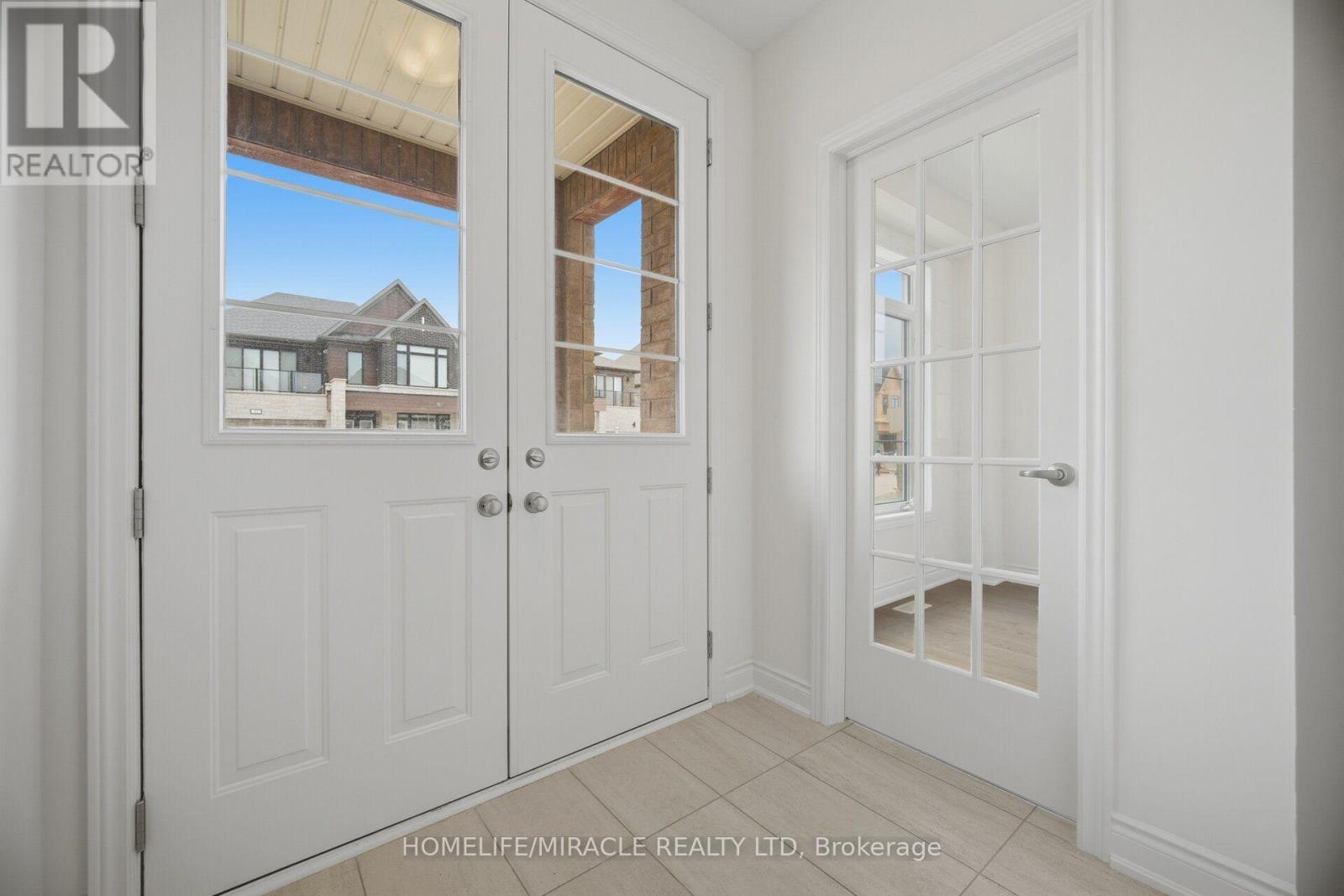 46 Stratford Drive, Caledon, Ontario L7C 4N4 - Photo 2 - W13625064