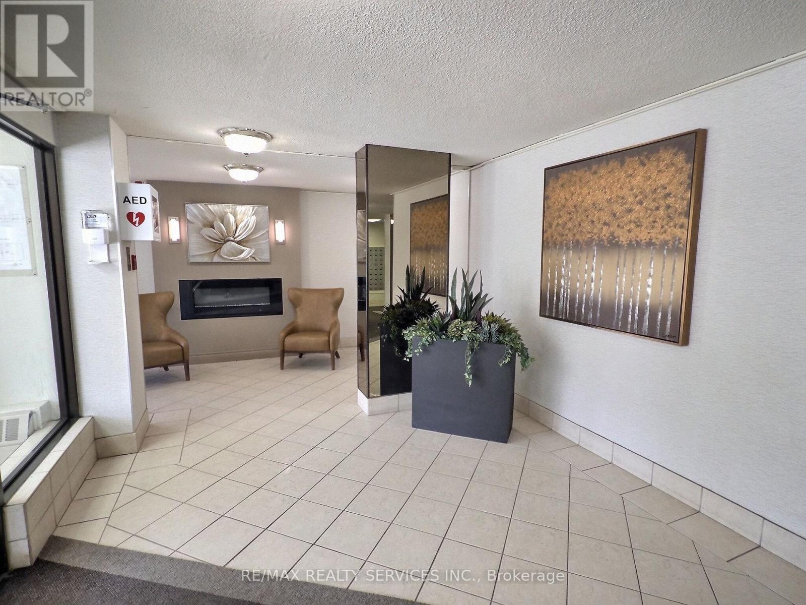 1812 - 18 Knightsbridge Road, Brampton, Ontario L6T 3X5 - Photo 3 - W13625088