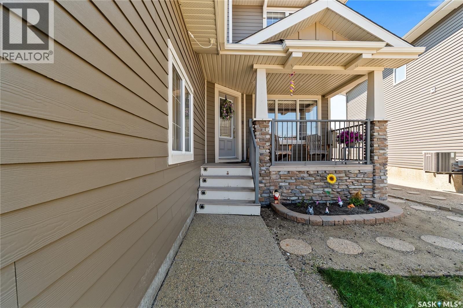 218 Brookview Drive, Regina, Saskatchewan  S4Y 0B2 - Photo 3 - SK044182