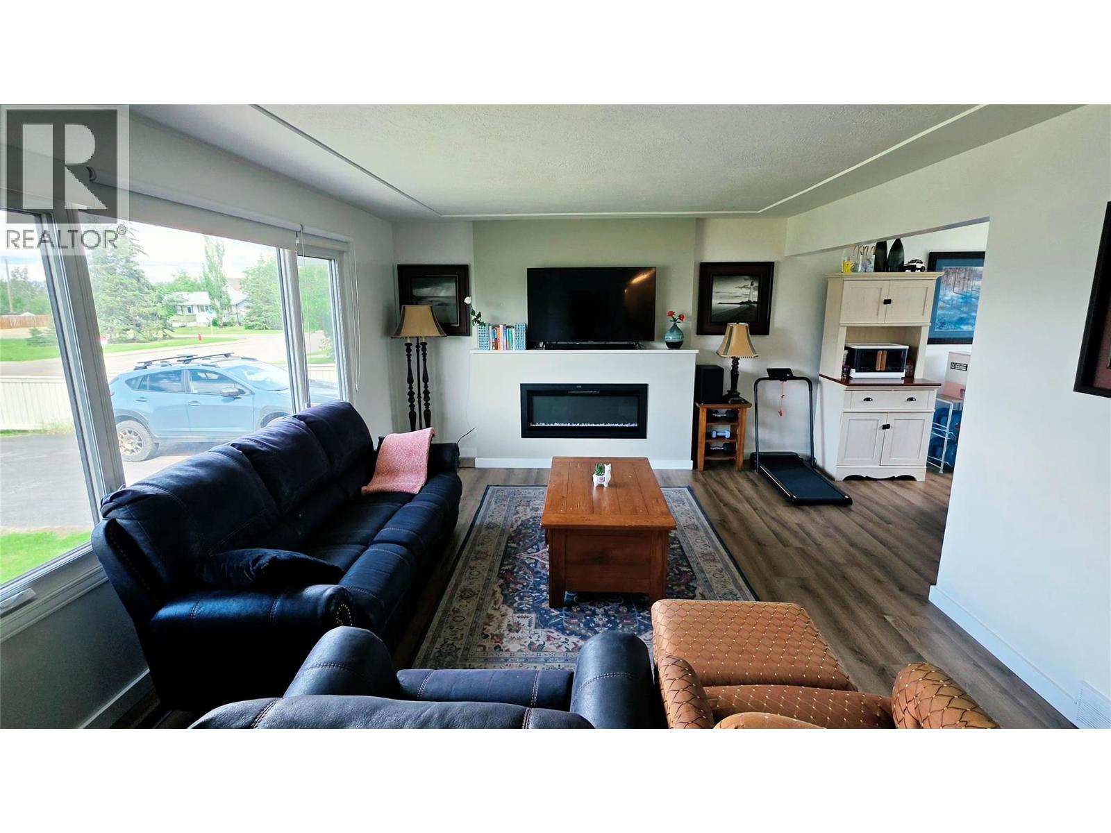 1405 108 Avenue, Dawson Creek, British Columbia  V1G 2T2 - Photo 3 - 10393598