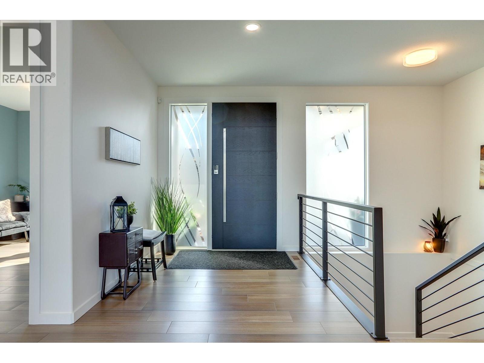912 Mt Griffin Road, Vernon, British Columbia  V1B 0A5 - Photo 4 - 10384103