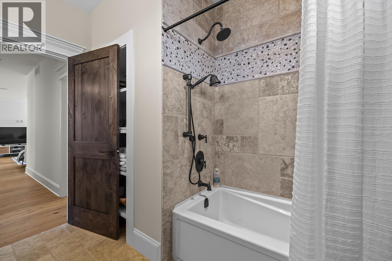 5683 Jasper Way, Kelowna, British Columbia  V1W 5L7 - Photo 42 - 10391345