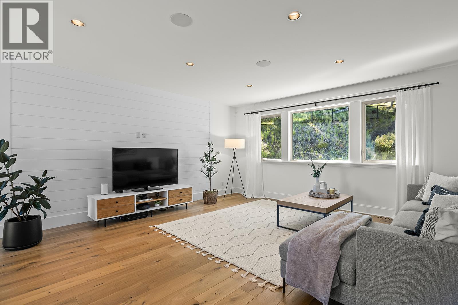5683 Jasper Way, Kelowna, British Columbia  V1W 5L7 - Photo 37 - 10391345