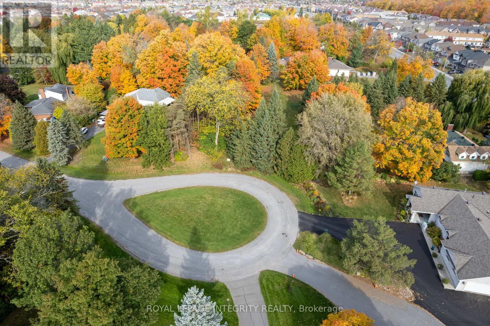 18 HOWARD COURT, Ottawa, Ontario