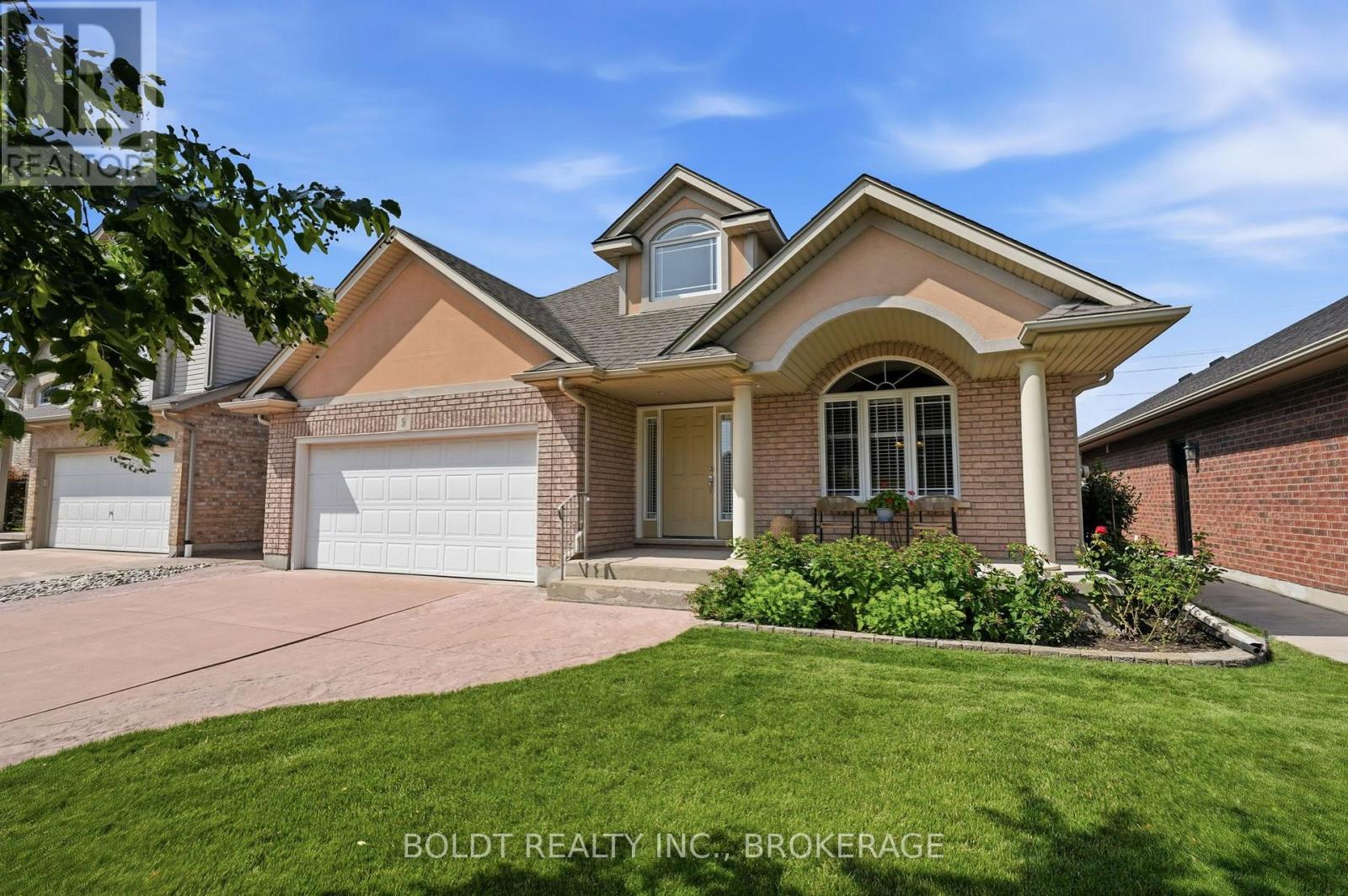 9 Nicholas Drive, St. Catharines, Ontario  L2S 4C2 - Photo 2 - X13625208