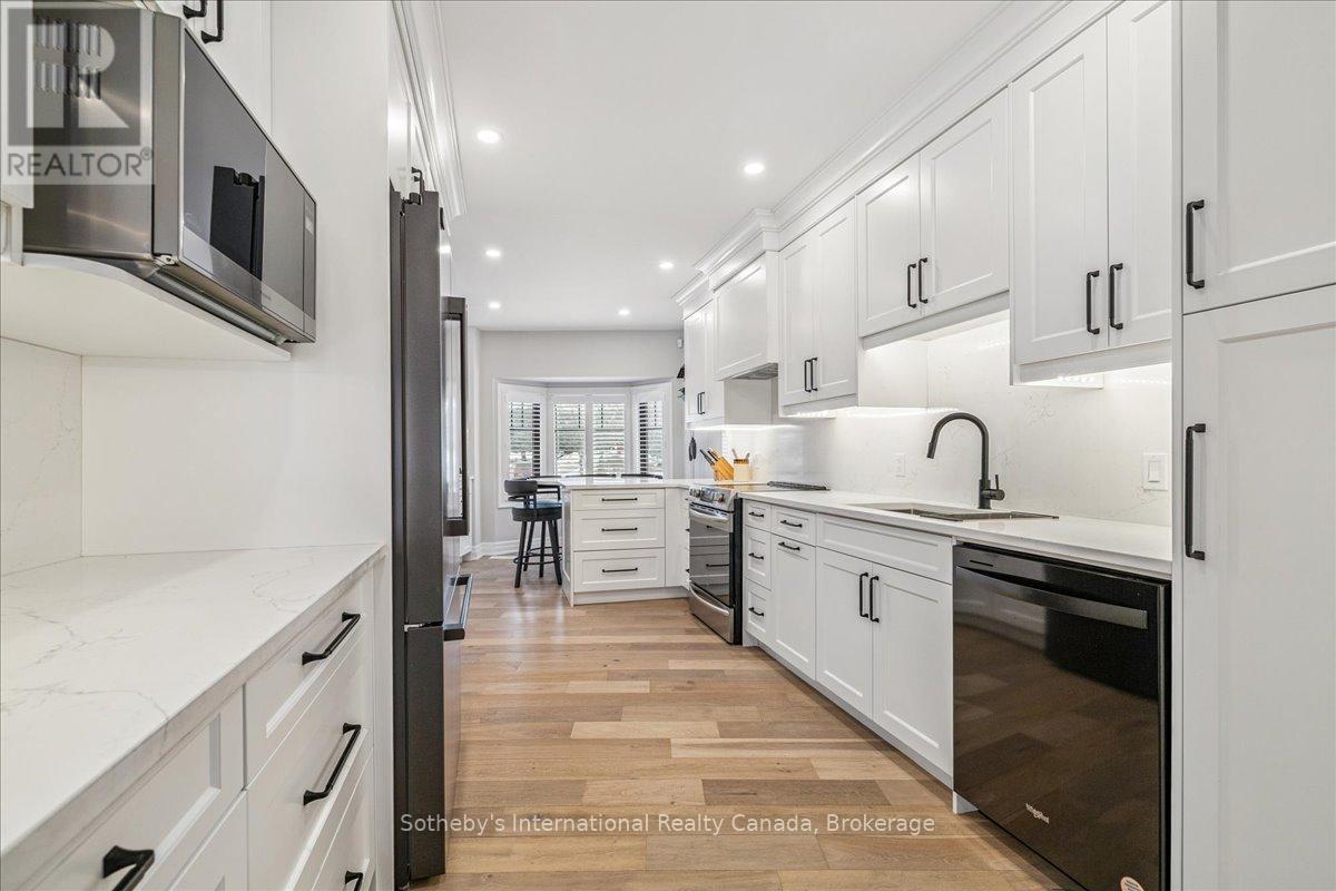 10 Southwind Terrace, Oakville, Ontario  L6L 6K5 - Photo 12 - W13625136