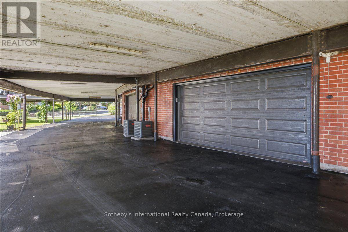 10 Southwind Terrace, Oakville, Ontario  L6L 6K5 - Photo 39 - W13625136
