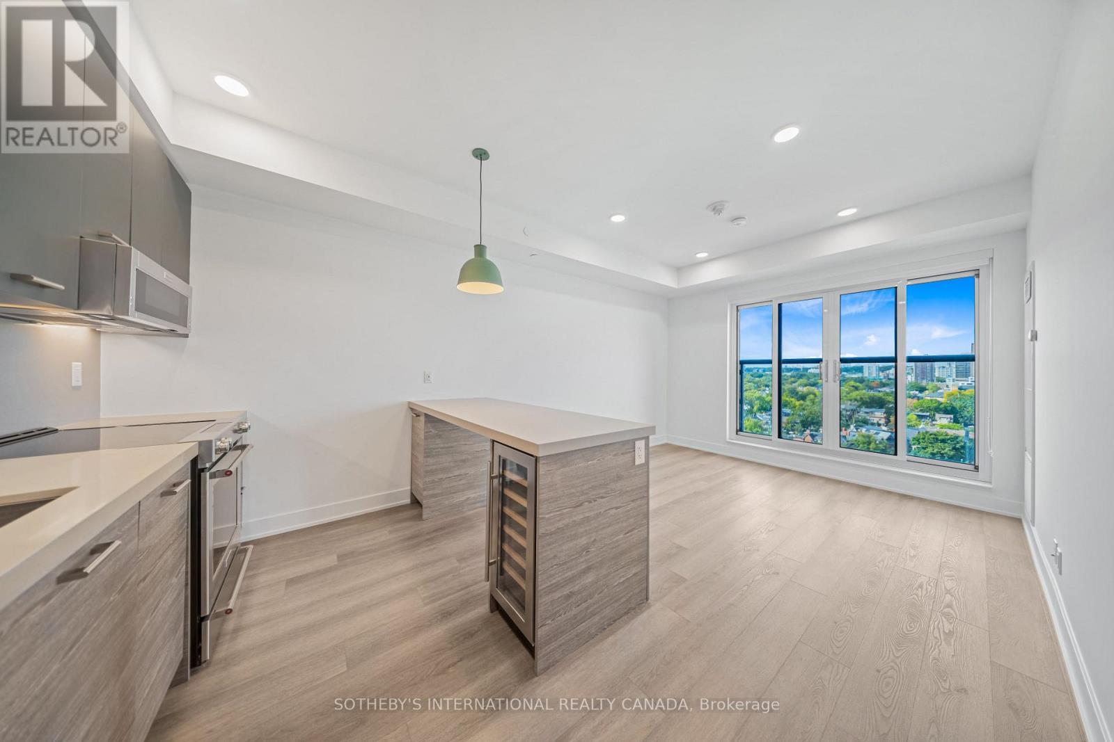 1601 - 484 Spadina Avenue, Toronto, Ontario M5S 0E4 - Photo 2 - C13625230