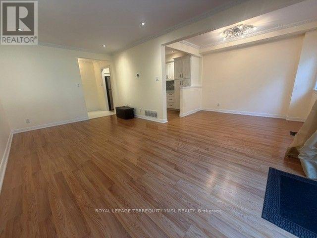 8 Farmstead Road, Toronto, Ontario M2L 2G2 - Photo 11 - C13625380