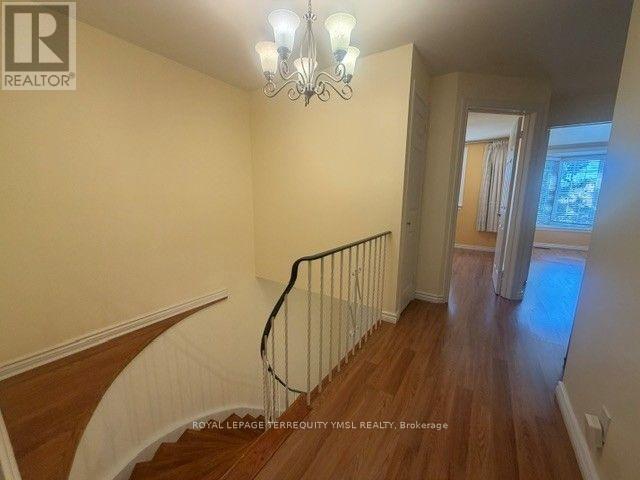 8 Farmstead Road, Toronto, Ontario M2L 2G2 - Photo 13 - C13625380
