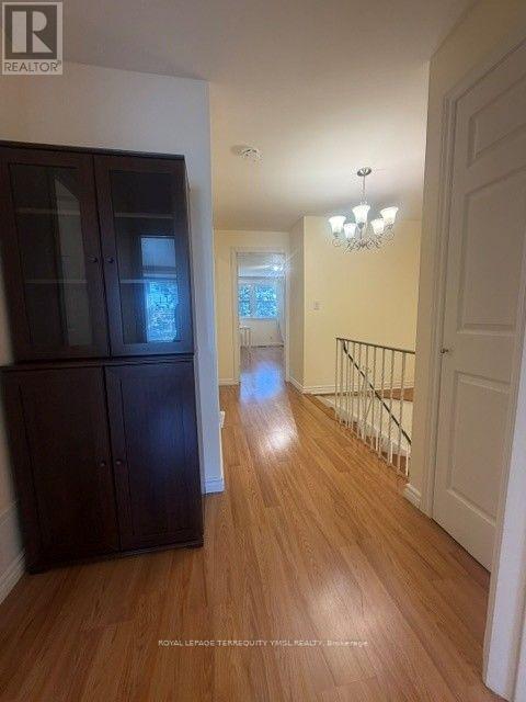 8 Farmstead Road, Toronto, Ontario M2L 2G2 - Photo 14 - C13625380