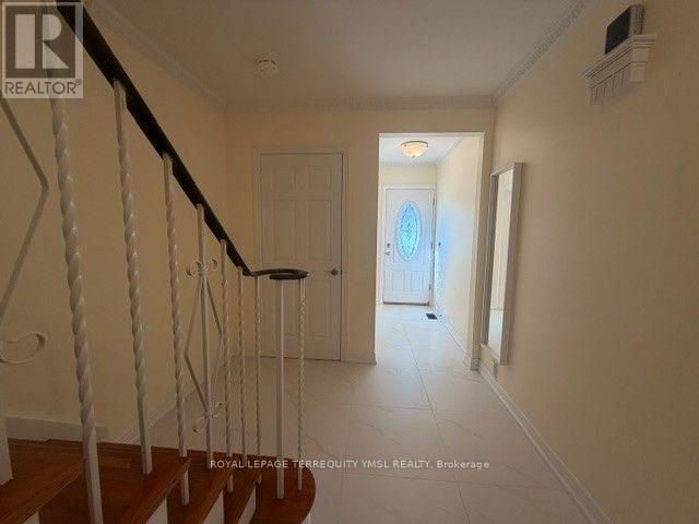8 Farmstead Road, Toronto, Ontario M2L 2G2 - Photo 2 - C13625380