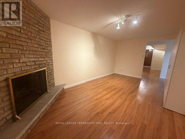 8 Farmstead Road, Toronto, Ontario M2L 2G2 - Photo 31 - C13625380
