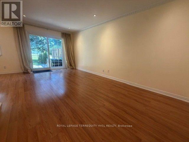 8 Farmstead Road, Toronto, Ontario M2L 2G2 - Photo 4 - C13625380