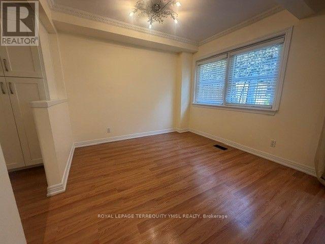 8 Farmstead Road, Toronto, Ontario M2L 2G2 - Photo 5 - C13625380