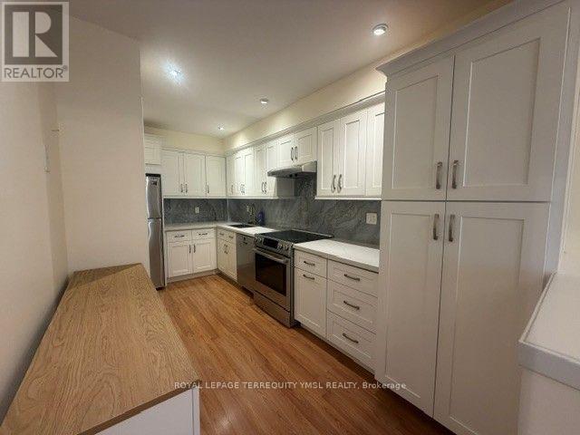 8 Farmstead Road, Toronto, Ontario M2L 2G2 - Photo 6 - C13625380
