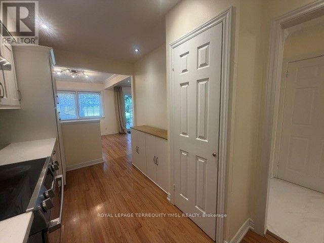 8 Farmstead Road, Toronto, Ontario M2L 2G2 - Photo 8 - C13625380