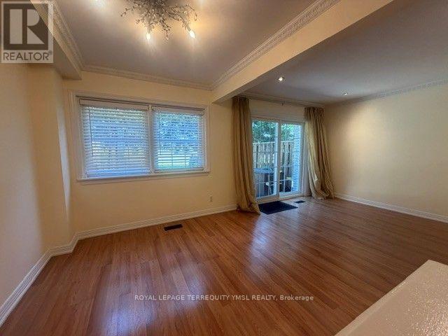 8 Farmstead Road, Toronto, Ontario M2L 2G2 - Photo 9 - C13625380