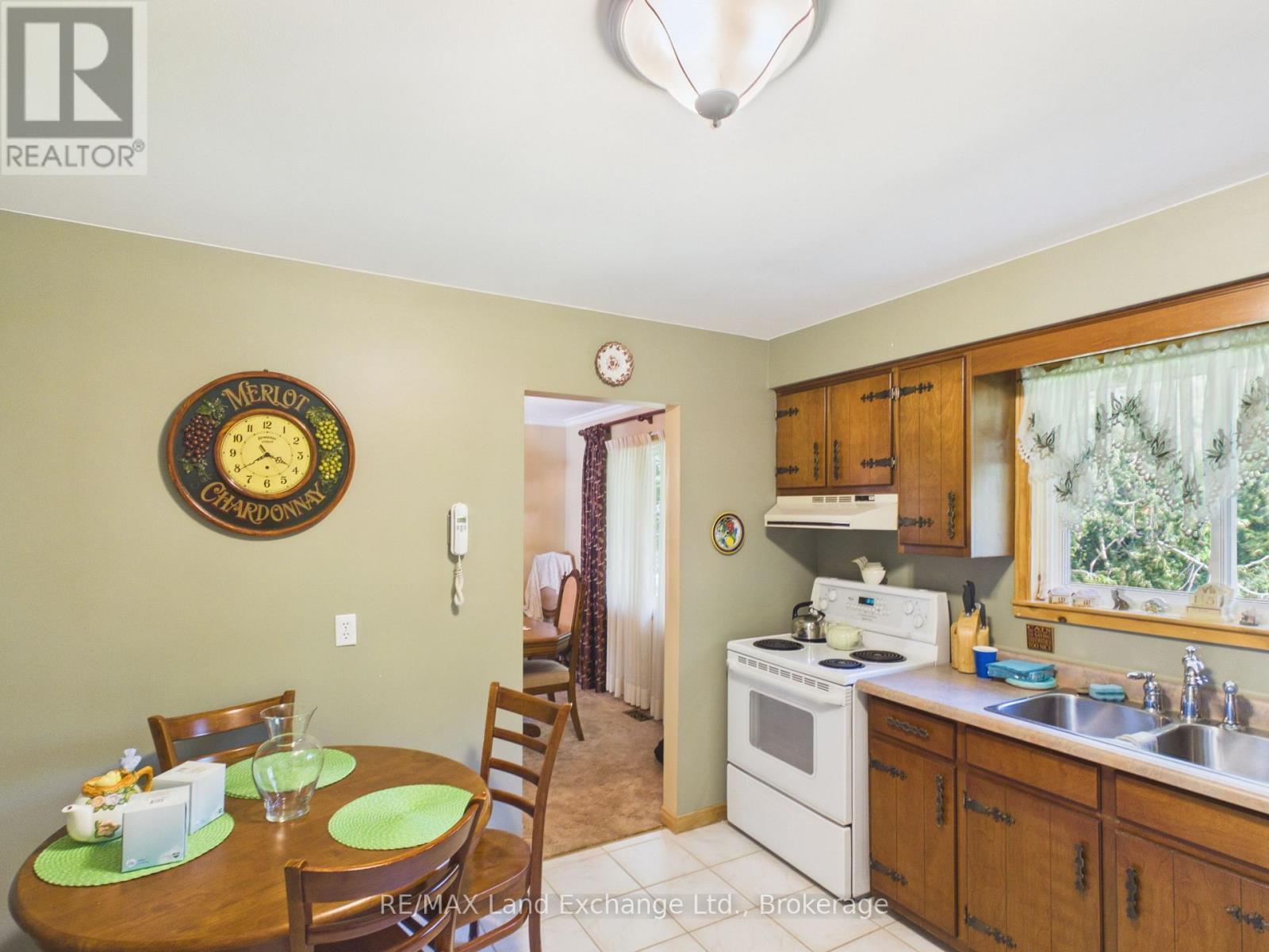 37 Albert Road, Kincardine, Ontario N2Z 2T0 - Photo 8 - X13625246