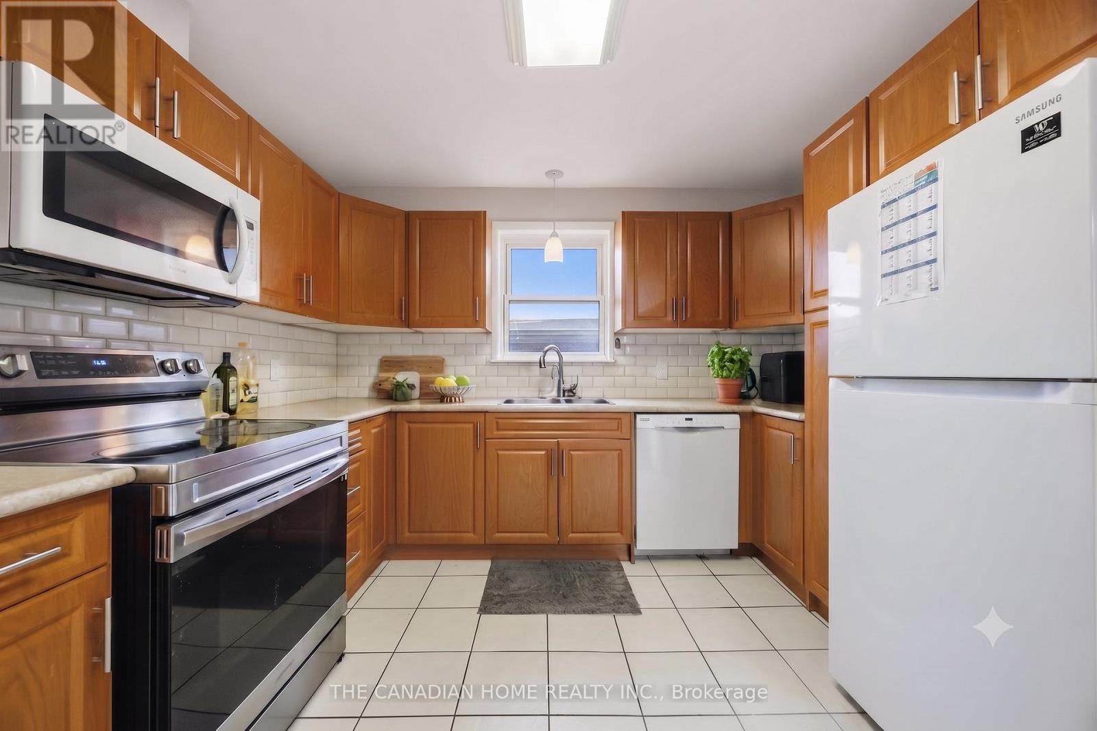 1373 Pharmacy Avenue, Toronto, Ontario  M1R 2J6 - Photo 12 - E13625132