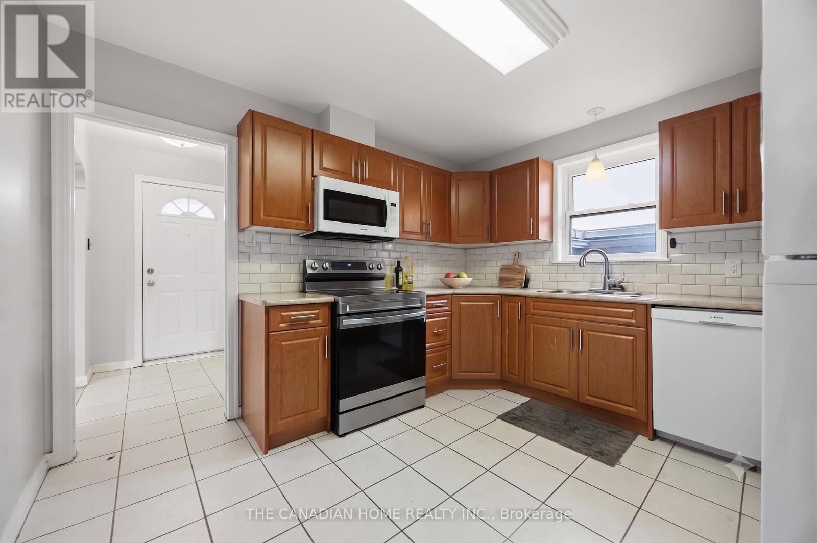 1373 Pharmacy Avenue, Toronto, Ontario  M1R 2J6 - Photo 14 - E13625132