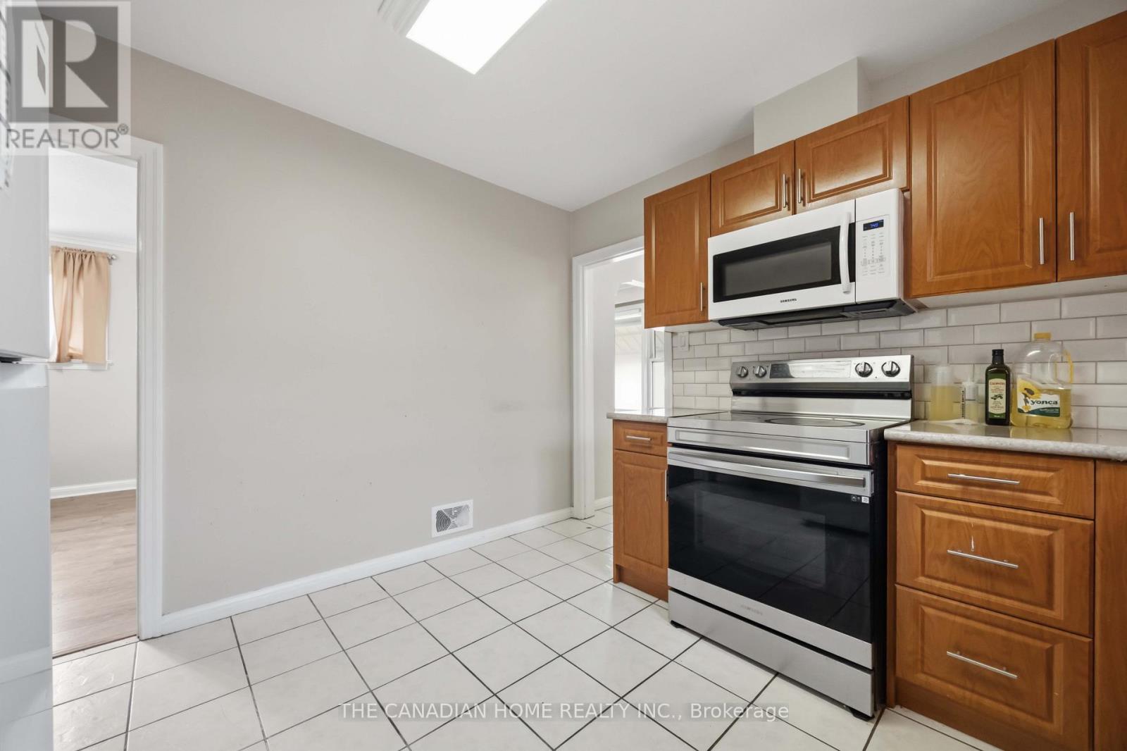 1373 Pharmacy Avenue, Toronto, Ontario  M1R 2J6 - Photo 15 - E13625132