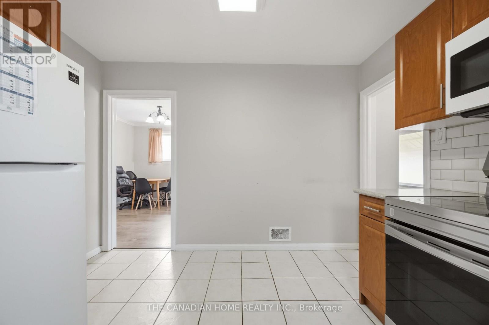 1373 Pharmacy Avenue, Toronto, Ontario  M1R 2J6 - Photo 16 - E13625132